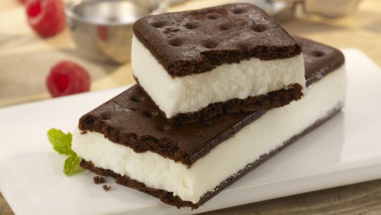 Sandwich Helado de Nata y Galleta de Chocolate